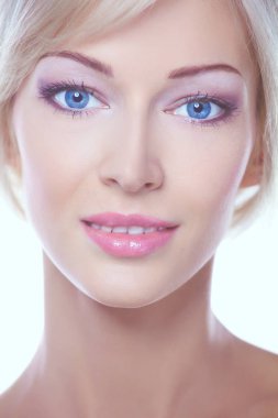 Güzel kadın izole üzerinde beyaz arka plan ile. Güzel kadın