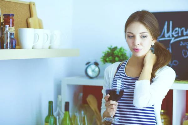 Young woman holding grocery shopping bag with vegetables .Standing in the kitchen. — Stock Photo, Image