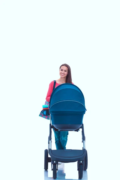 Retrato completo de una madre con un cochecito, aislado sobre fondo blanco. Mamá joven —  Fotos de Stock