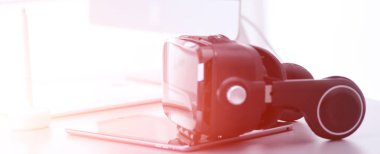 Bilgisayarlı sanal gerçeklik gözlükleri. İş. 3D teknoloji