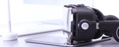 Bilgisayarlı sanal gerçeklik gözlükleri. İş. 3D teknoloji