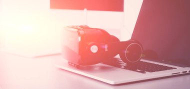 Bilgisayarlı sanal gerçeklik gözlükleri. İş. 3D teknoloji