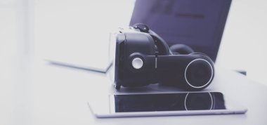 Bilgisayarlı sanal gerçeklik gözlükleri. İş. 3D teknoloji