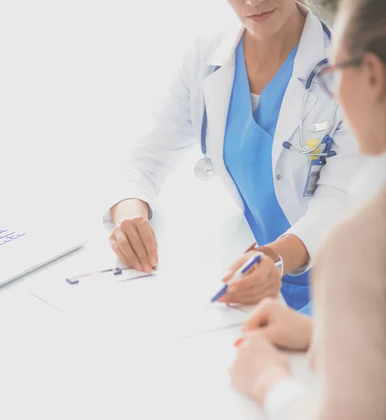 Doctor and patient couple are discussing something,sitting on the desk. — Stock Photo, Image