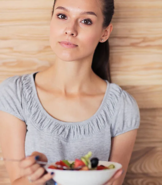 A beautiful girl eating healthy food. Beautiful girl — Stock Photo, Image