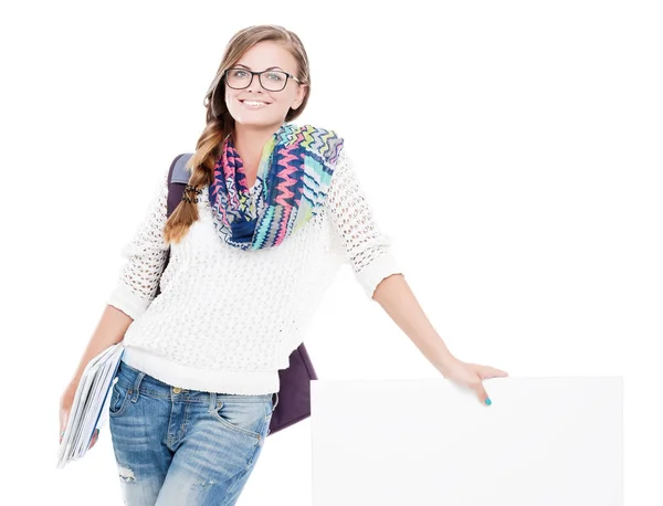 Hermosa estudiante señalando en el tablero en blanco. Estudiante . — Foto de Stock