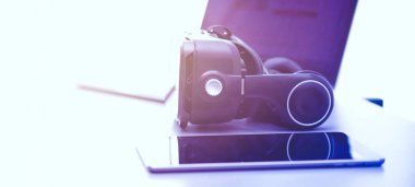 Bilgisayarlı sanal gerçeklik gözlükleri. İş. 3D teknoloji