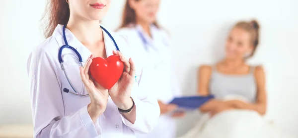 Woman doctor withred heart symbol standing at hospital. Woman doctor — Stock Photo, Image