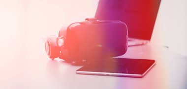 Bilgisayarlı sanal gerçeklik gözlükleri. İş. 3D teknoloji