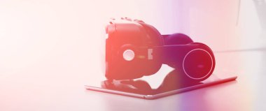 Bilgisayarlı sanal gerçeklik gözlükleri. İş. 3D teknoloji