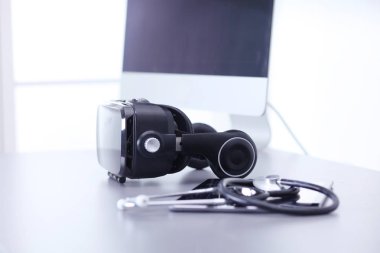 Bilgisayarlı sanal gerçeklik gözlükleri. İş. 3D teknoloji