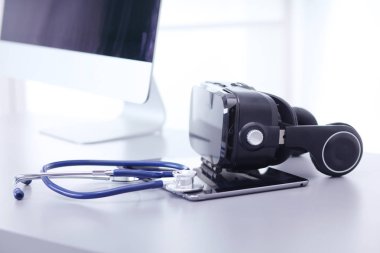 Bilgisayarlı sanal gerçeklik gözlükleri. İş. 3D teknoloji