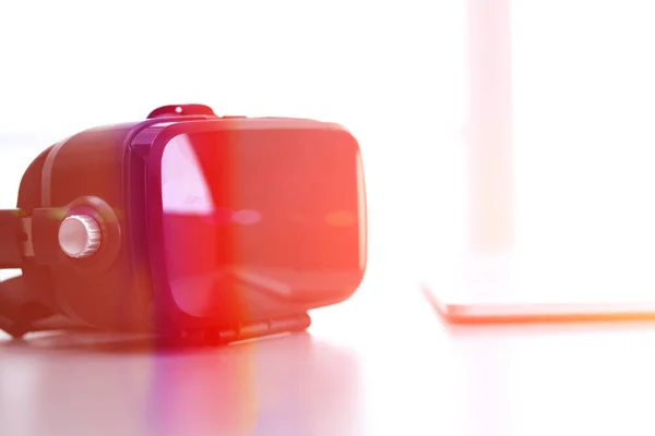 Virtual reality goggles on desk with laptop. business. 3d technology — Stock Photo, Image