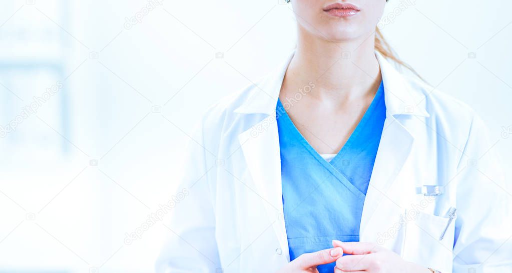 Attractive female doctor in front of medical group.