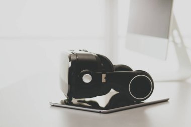 Bilgisayarlı sanal gerçeklik gözlükleri. İş. 3D teknoloji