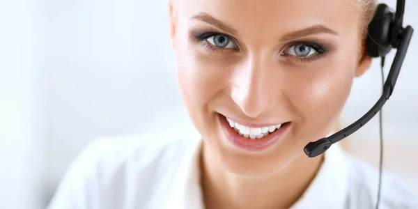 Close-up portrait of a customer service agent sitting at office — Stock Photo, Image