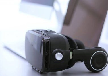 Bilgisayarlı sanal gerçeklik gözlükleri. İş. 3D teknoloji