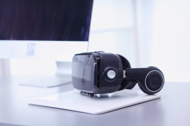 Bilgisayarlı sanal gerçeklik gözlükleri. İş. 3D teknoloji