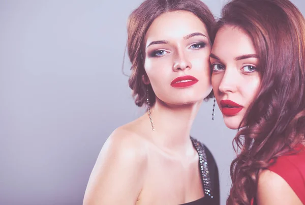 Duas jovens mulheres de beleza juntas. Dois jovens beleza wome — Fotografia de Stock