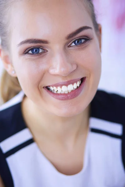 Close up portrait of healthy smiling woman lying at hospital. — Stock Photo, Image