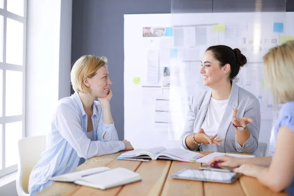 Young people studying with books on desk. Beautiful women and men working together. — Stock Photo, Image