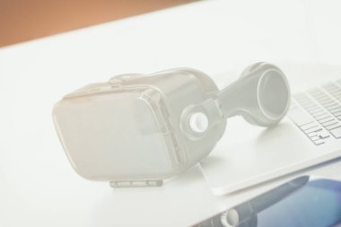 Bilgisayarlı sanal gerçeklik gözlükleri. İş. 3D teknoloji