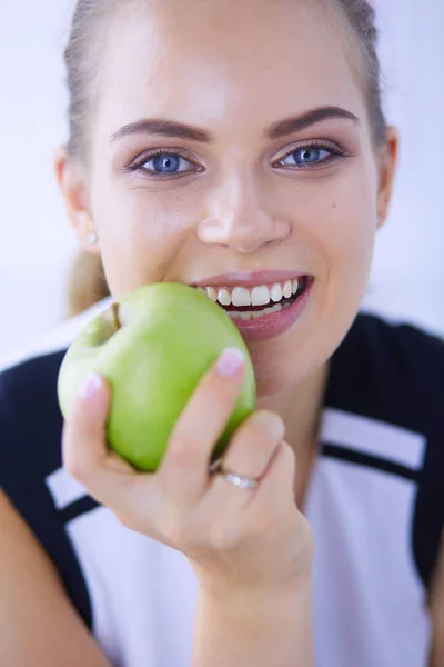 Close up portrait of healthy smiling woman with green apple. — Stock Photo, Image