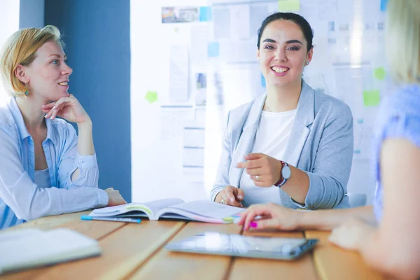 Young people studying with books on desk. Beautiful women and men working together. — Stock Photo, Image