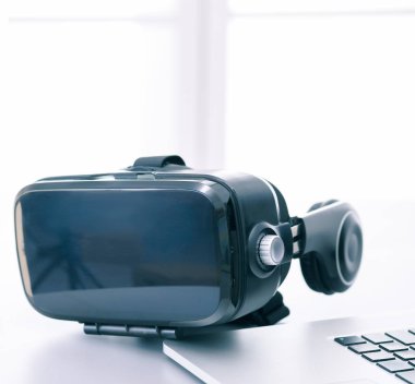 Bilgisayarlı sanal gerçeklik gözlükleri. İş. 3D teknoloji