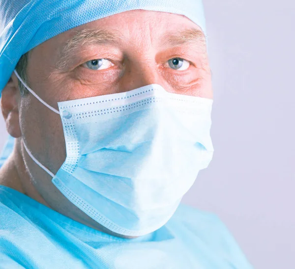 Surgeon man at work in operating room — Stock Photo, Image