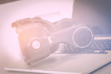 Bilgisayarlı sanal gerçeklik gözlükleri. İş. 3D teknoloji