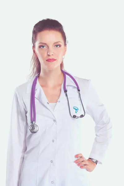 Retrato de una joven doctora con bata blanca de pie en el hospital. Retrato de una joven doctora — Foto de Stock