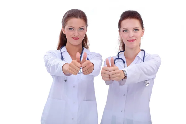 Duas jovens médicas, de pé no hospital. Duas mulheres jovens médico. — Fotografia de Stock