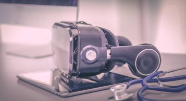 Bilgisayarlı sanal gerçeklik gözlükleri. İş. 3D teknoloji