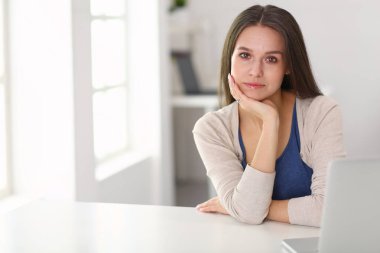 iç tasarım, yenileme ve teknoloji konsepti.