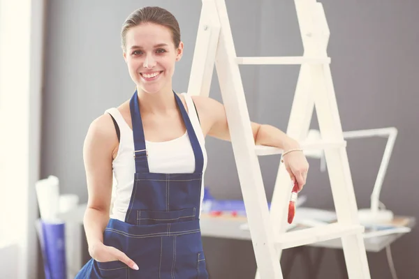 Worker woman with drill standing in new home. — Stock Photo, Image