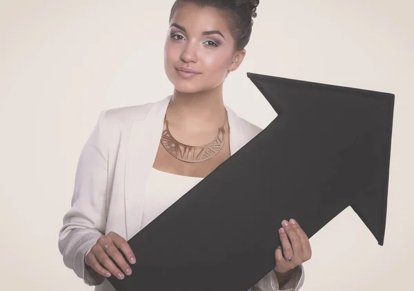 Gyönyörű fiatal üzletasszony kezében fekete nyilak, több mint egy fehér háttér — Stock Fotó