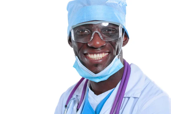 Portrét doktora v masce a uniformě. izolované na bílém pozadí. Doktor. — Stock fotografie