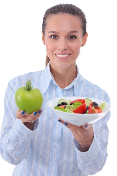 Retrato de una hermosa doctora sosteniendo un plato con verduras frescas y manzana verde. Mujer doctora — Foto de Stock