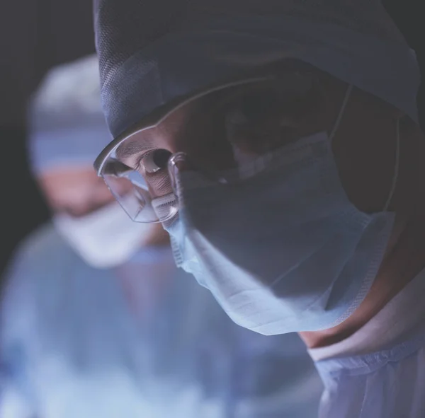 Team surgeon at work in operating room — Stock Photo, Image