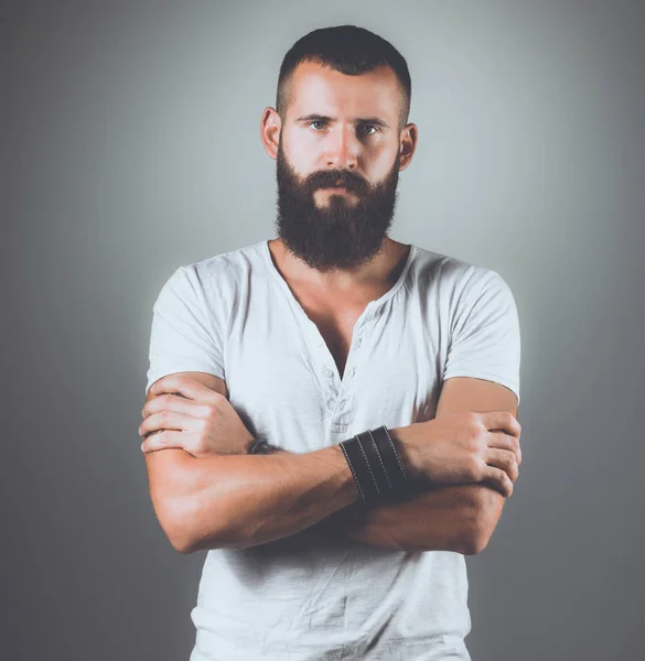 Retrato de hombre guapo de pie, aislado sobre fondo gris —  Fotos de Stock