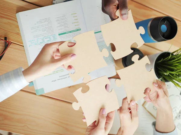 Close-up photo of businesspeople holding jigsaw puzzle. — Stock Photo, Image