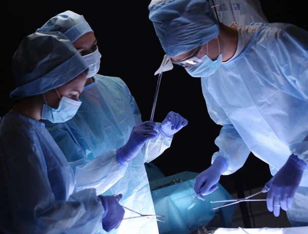 Team surgeon at work in operating room — Stock Photo, Image