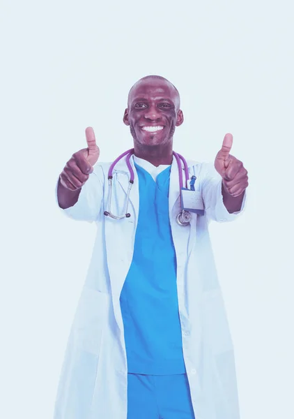 Retrato de un médico de pie aislado sobre fondo blanco. ¿Doctor? Clínica — Foto de Stock