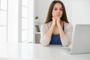 iç tasarım, yenileme ve teknoloji konsepti.