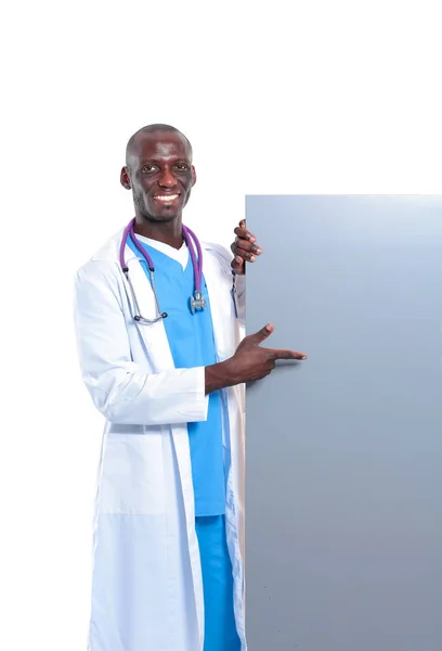Medico maschio con cartello vuoto. Dottore. Cartellone — Foto Stock