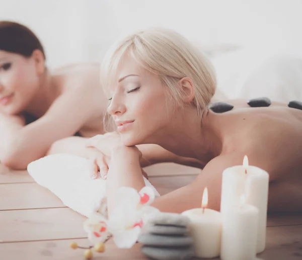 Two young beautiful women relaxing and enjoying at the spa. Two young beautiful women relaxing — Stock Photo, Image