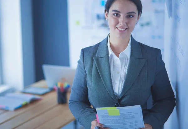 Business, education and office concept - business team with flip board in office discussing something. — Stock Photo, Image