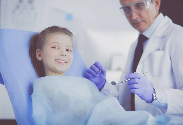 Little girl sitting in the dentists office — Stock Photo, Image