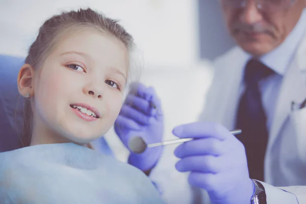 Little girl sitting in the dentists office — Stock Photo, Image